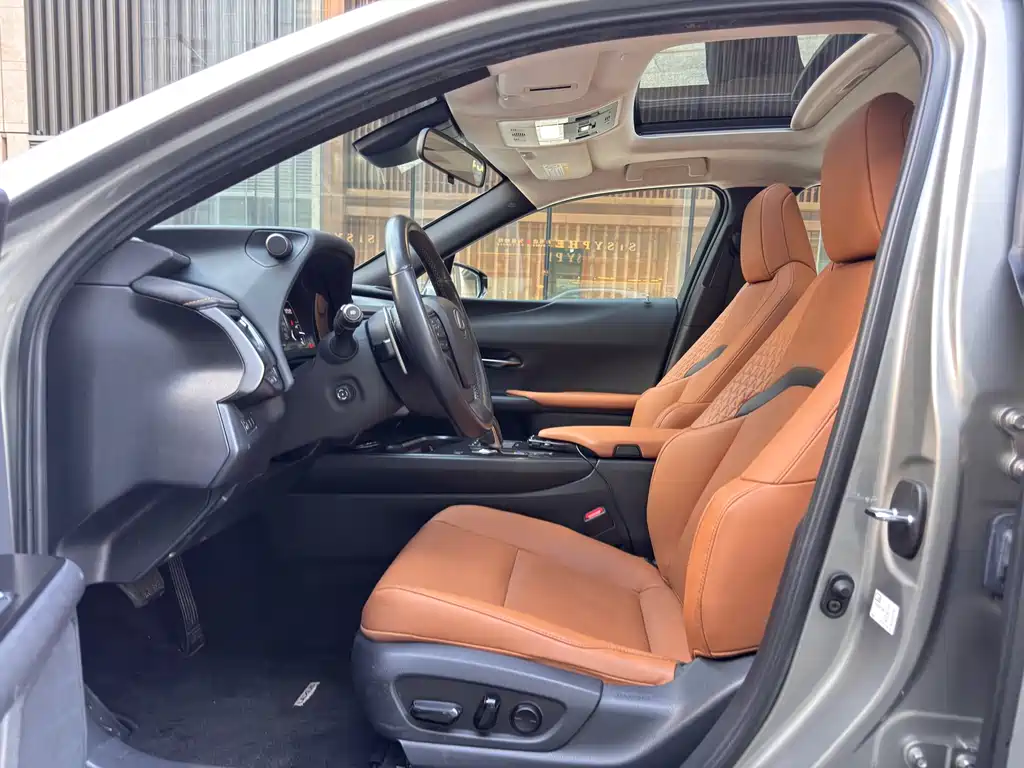 Lexus UX New Energy — миниатюра 15