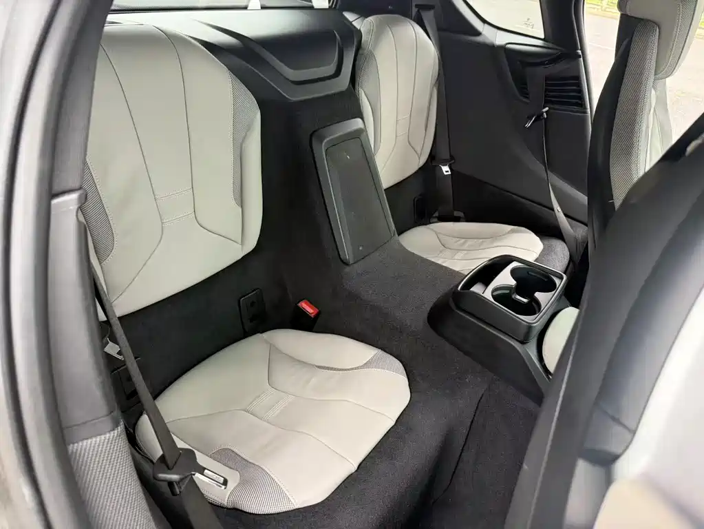 BMW i8 — миниатюра 32