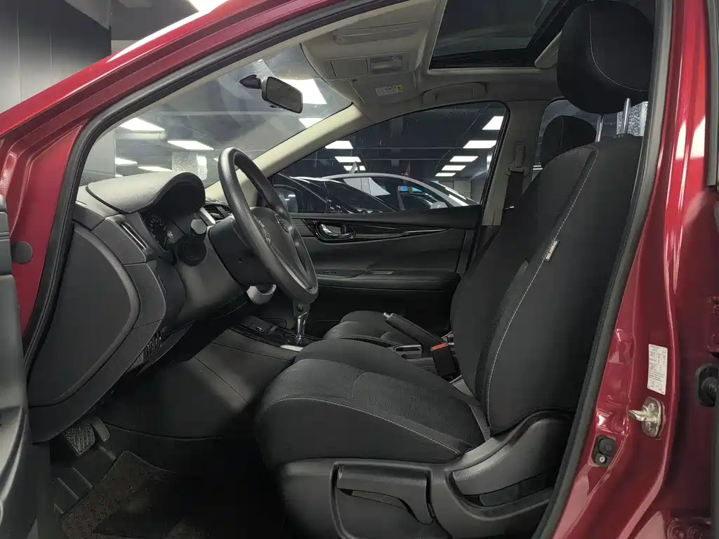 Nissan Tiida — миниатюра 5