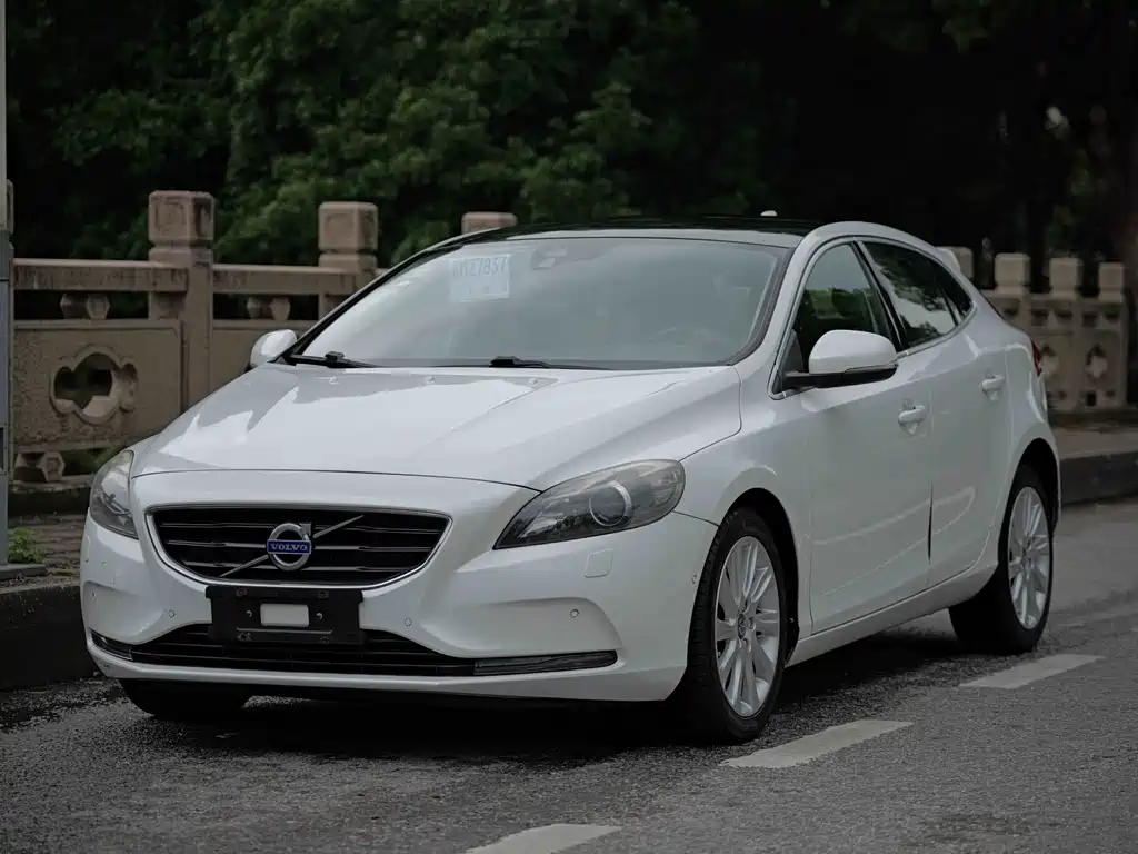 Volvo V40 2016 T4 Smart Elegant Edition