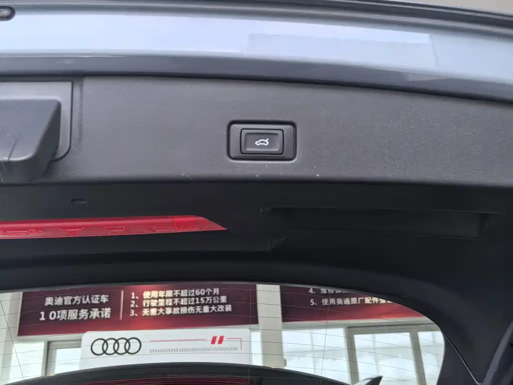 AUDI Q4 E TRON