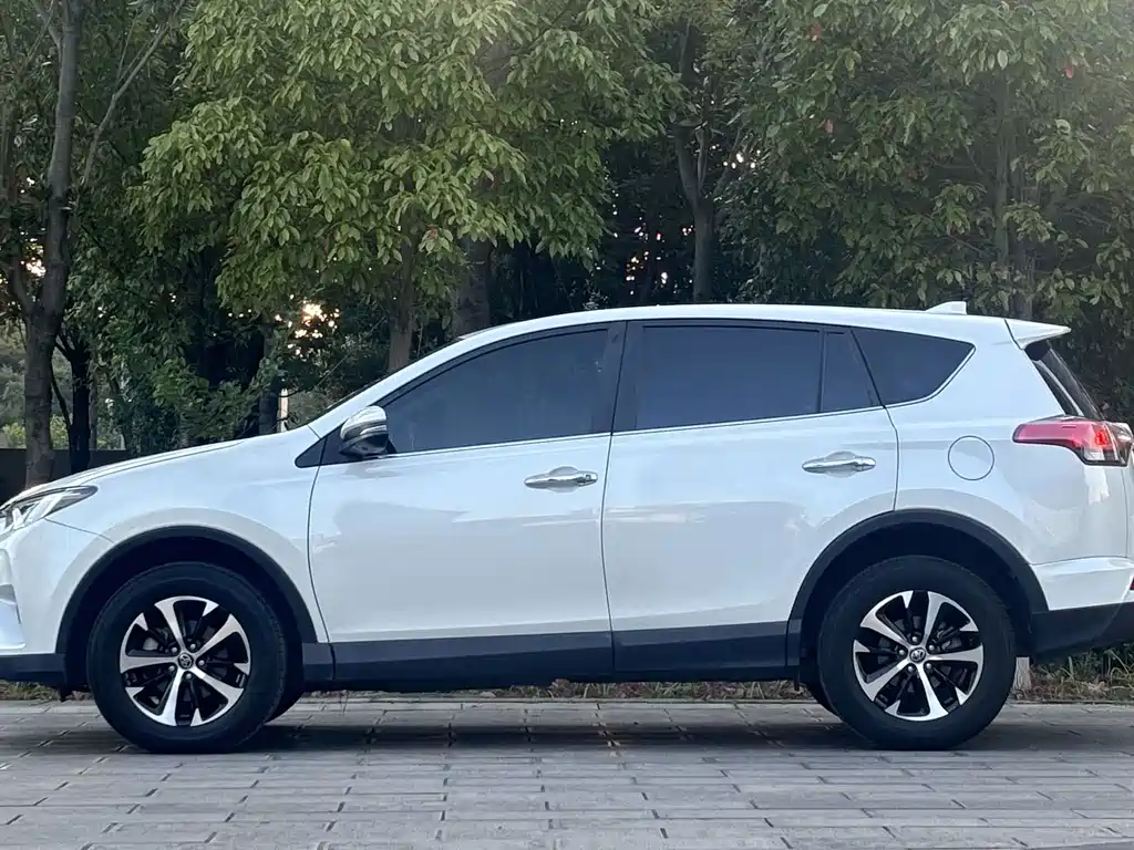 Toyota RAV4 — миниатюра 2