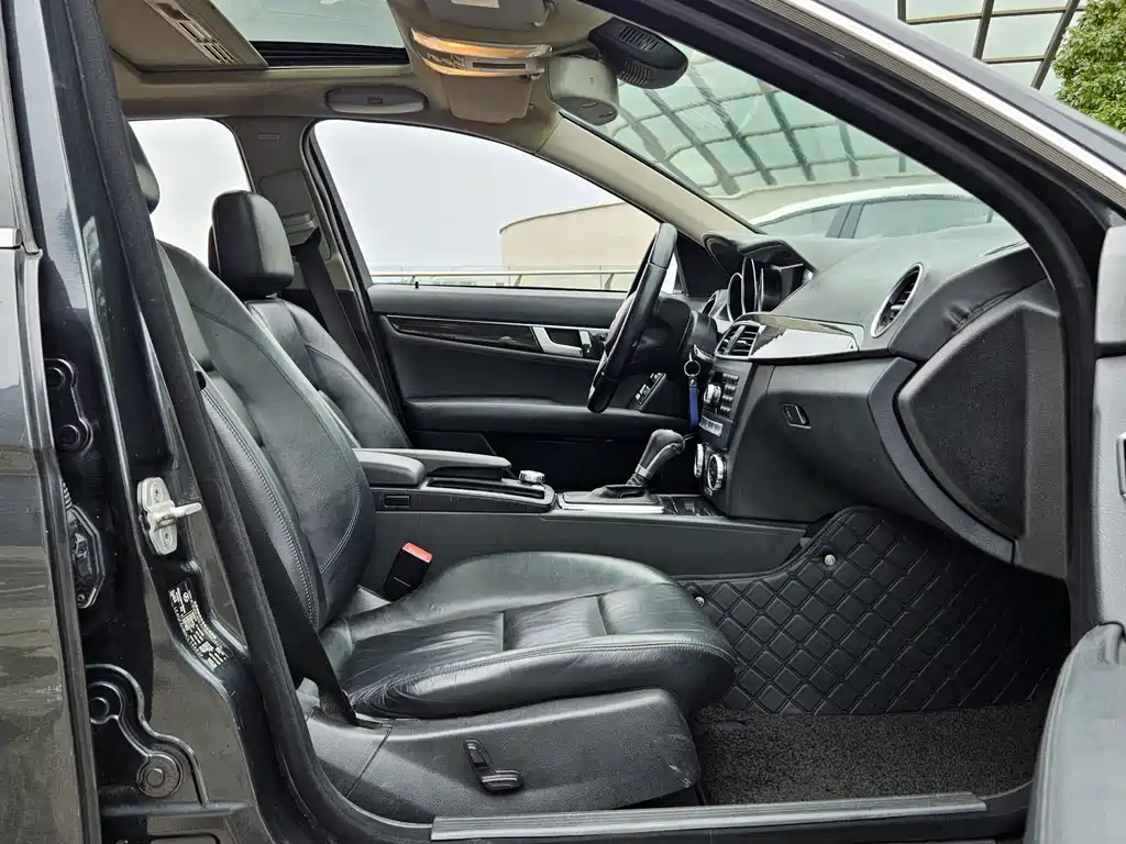 Mercedes-Benz C-Class — миниатюра 4