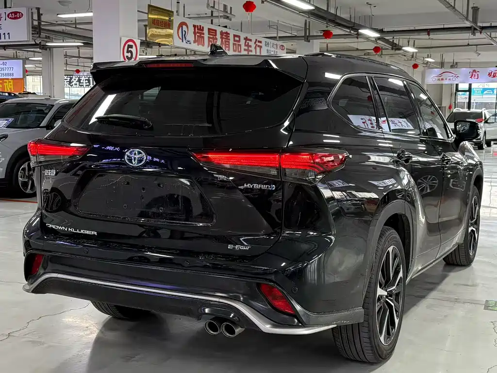 Toyota Crown Kluger - фото 6