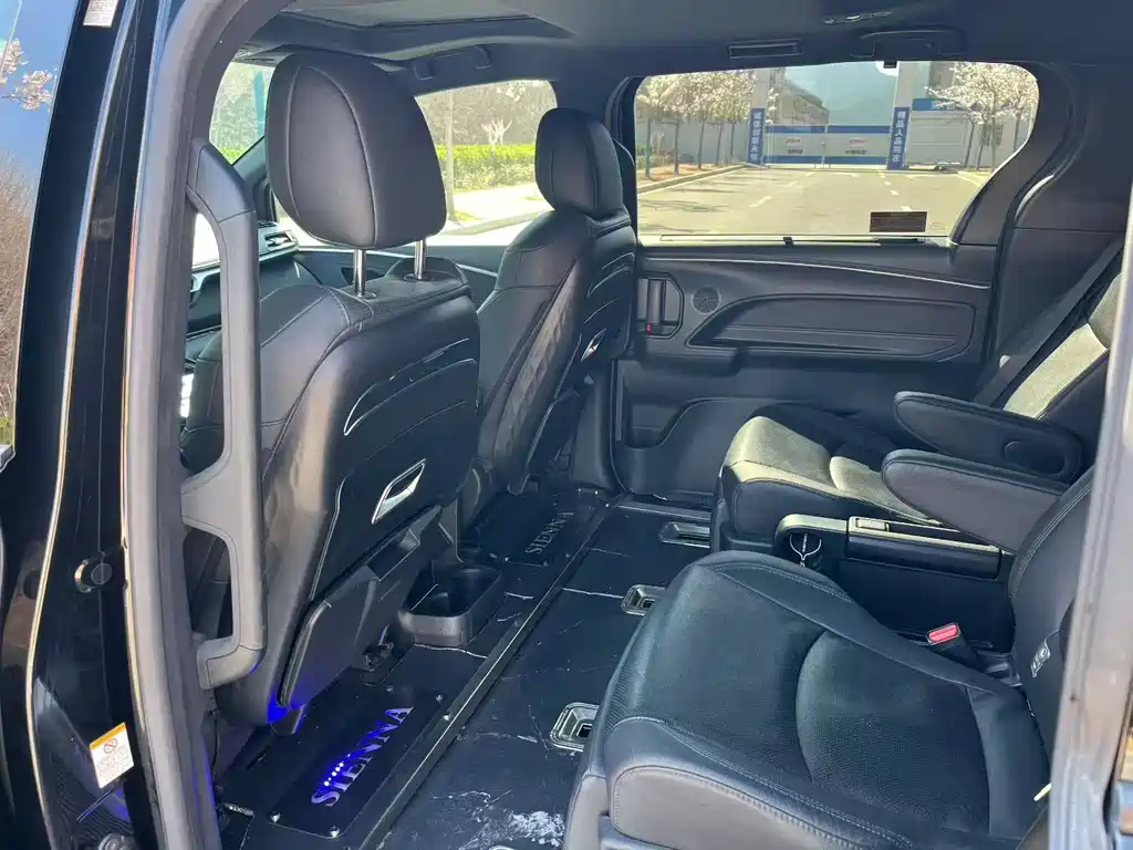Toyota Sienna 2021 2.5L Luxury