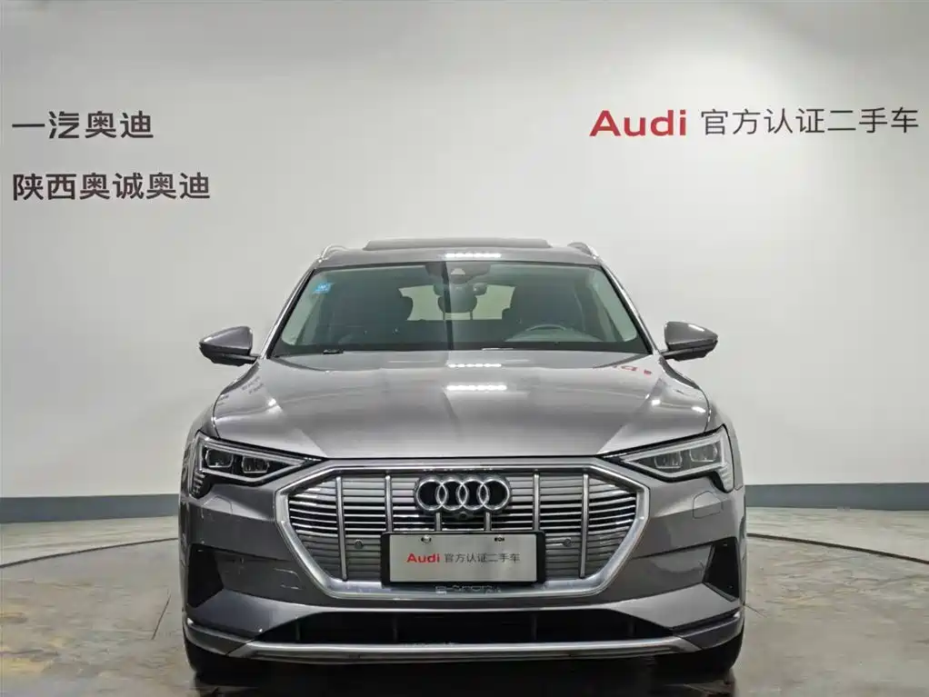 AUDI E TRON