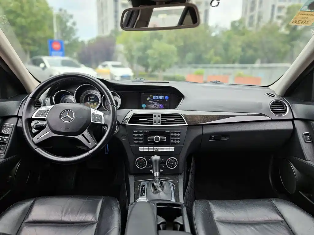 Mercedes-Benz C-Class — миниатюра 6