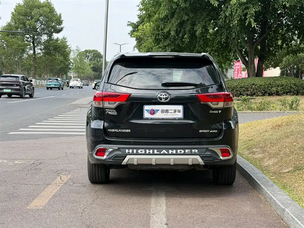 Toyota Highlander 2018 2.0T Luxury 7 мест V