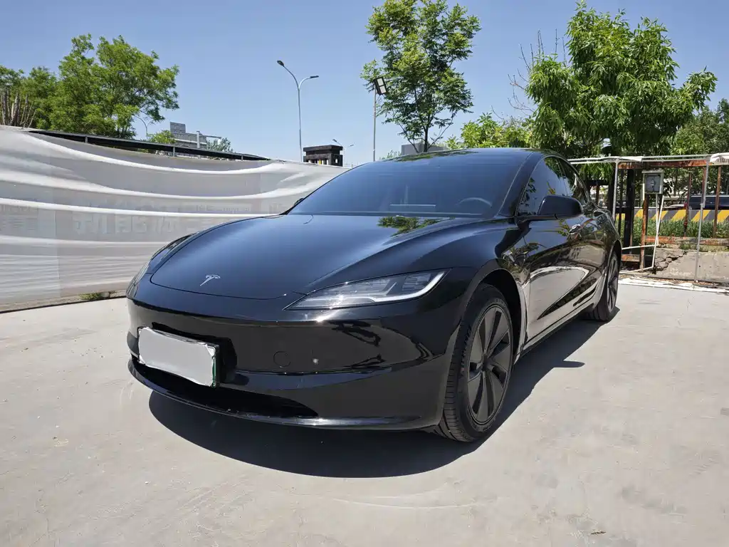 Tesla Model 3 2024