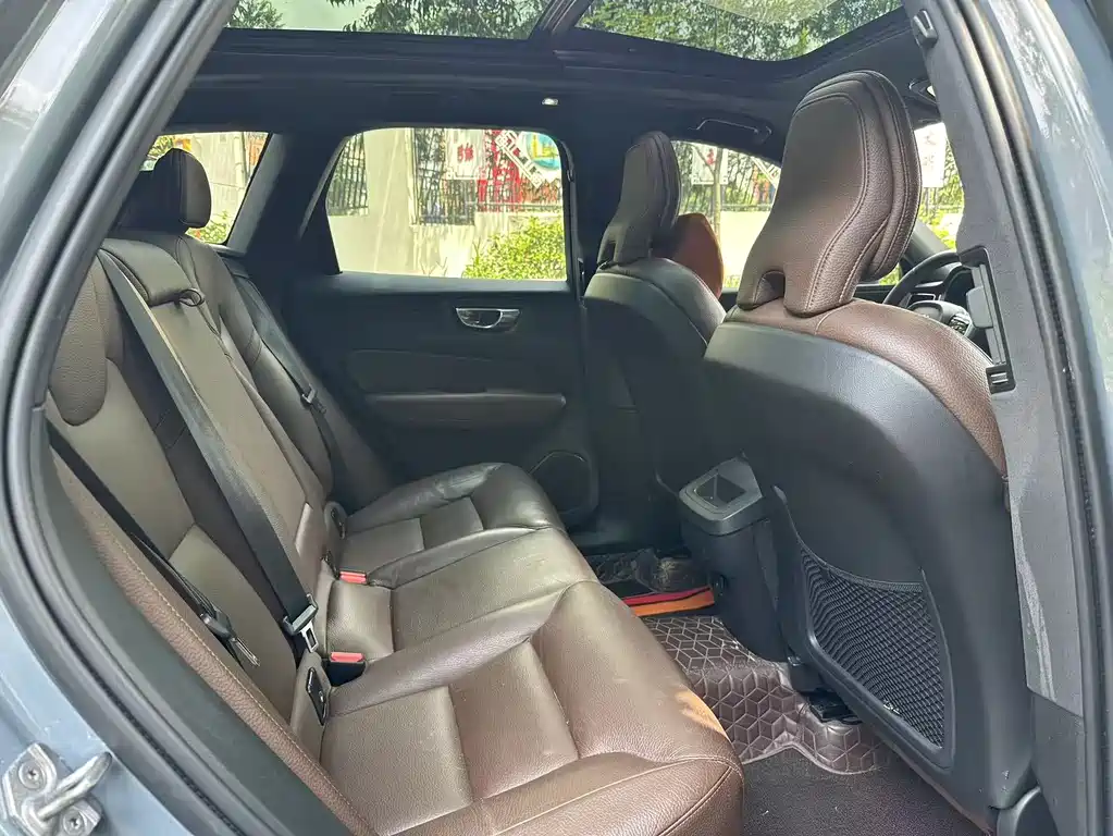 Volvo XC60 2022 B5 Luxury