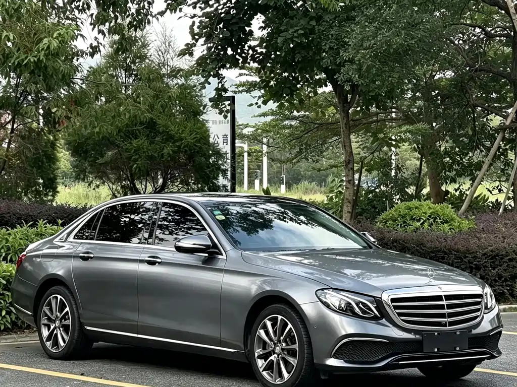 Mercedes-Benz E-Class — миниатюра 2