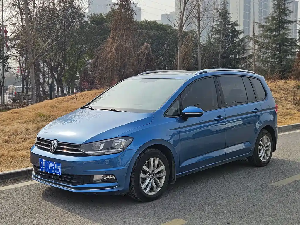 VOLKSWAGEN TOURAN