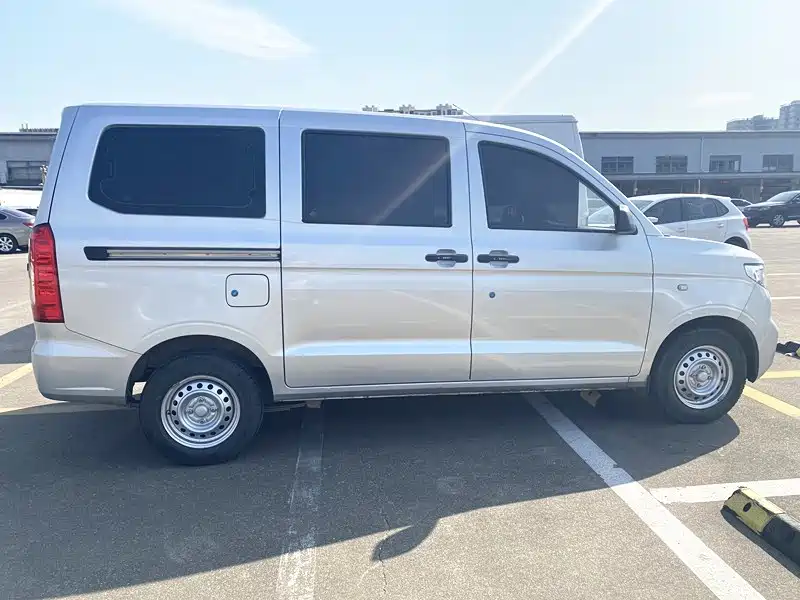 Wuling Hongguang V — миниатюра 3