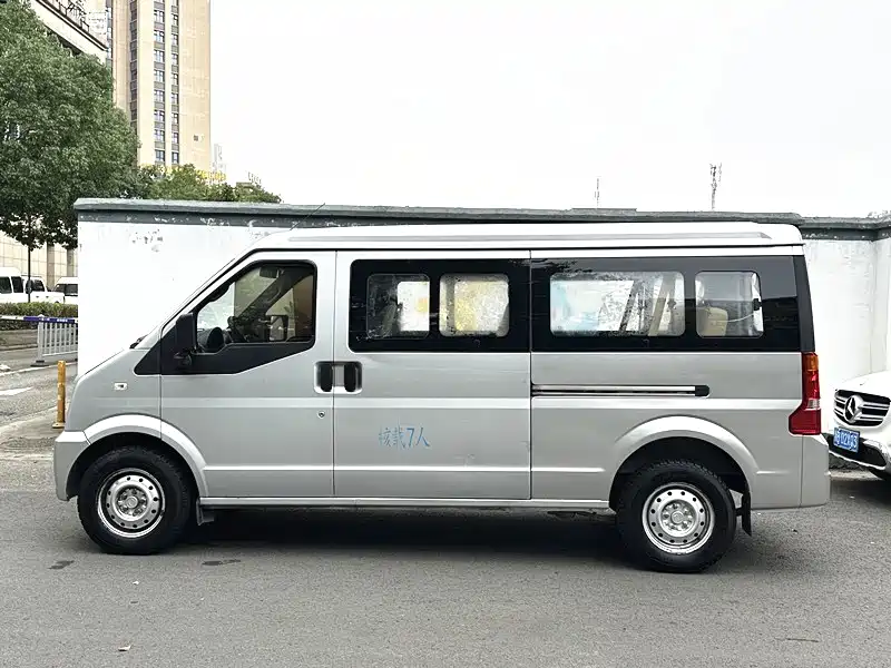 DFSK C37 — миниатюра 3