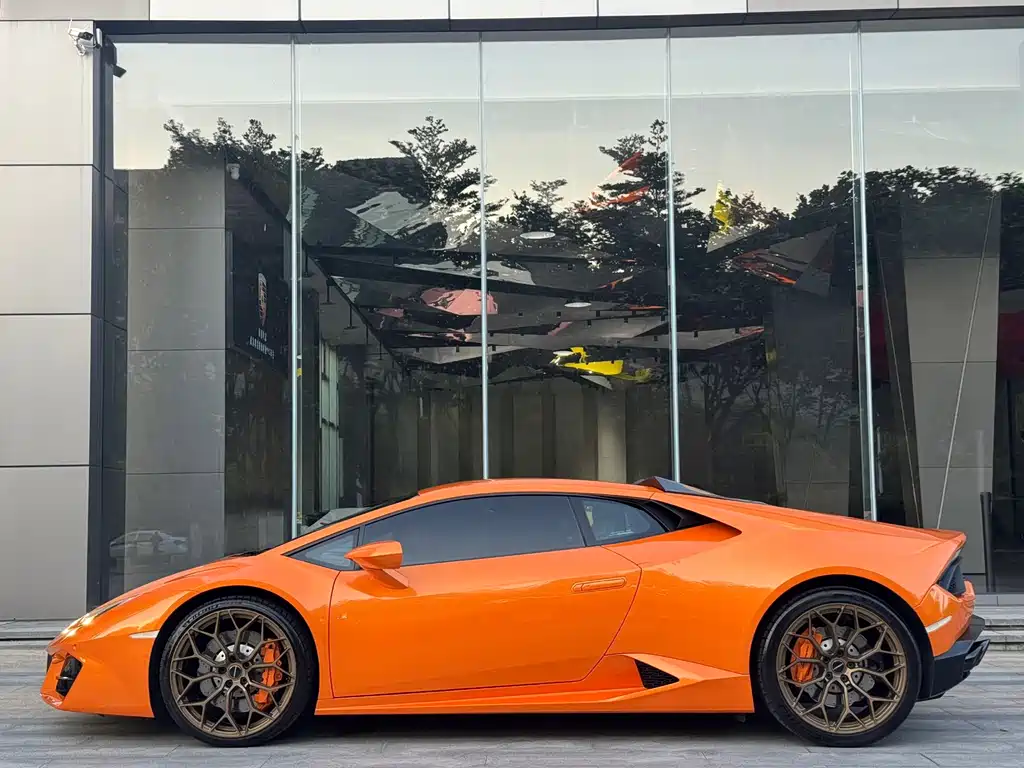 LAMBORGHINI HURACÁN