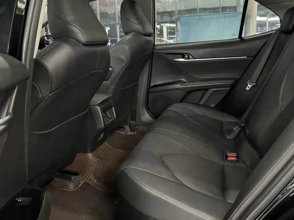 Toyota Camry — миниатюра 9