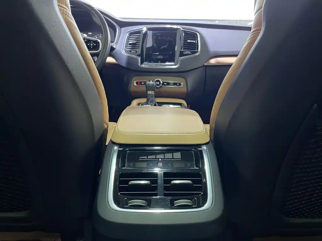 Volvo XC90 2018 T6 7 мест