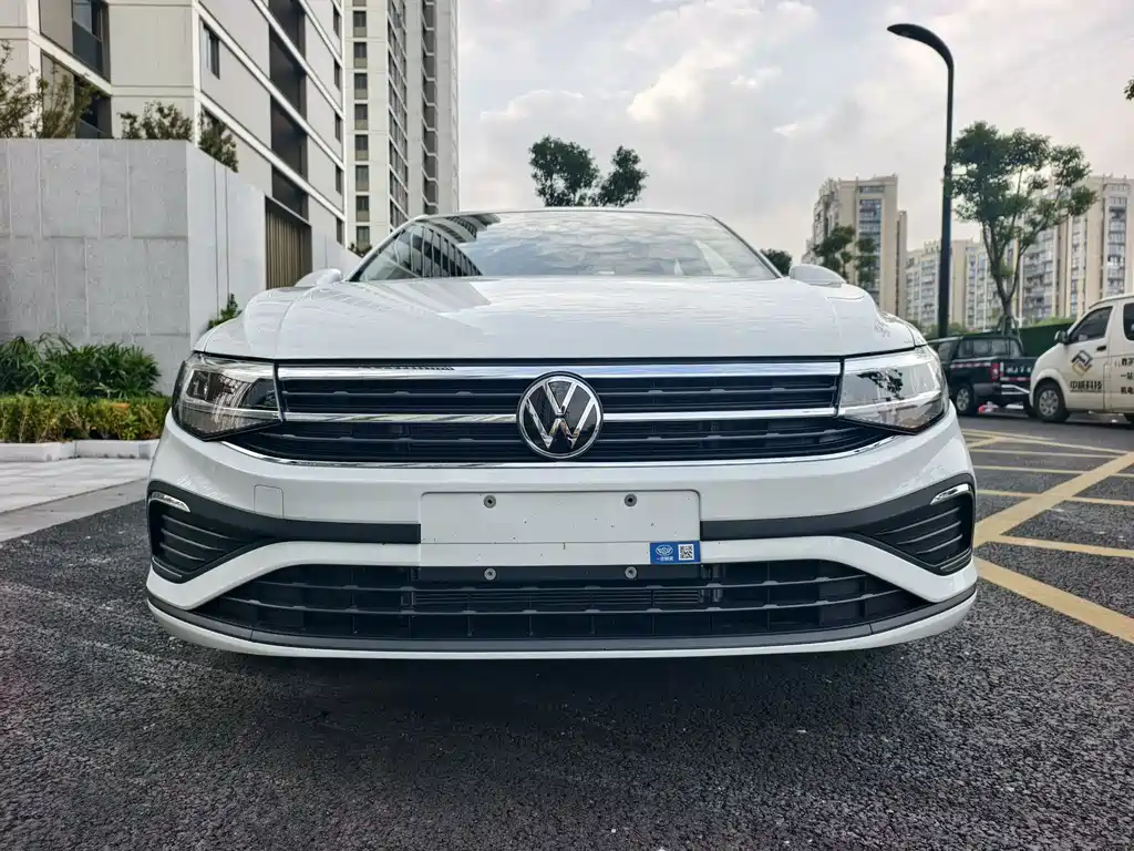 VOLKSWAGEN BORA