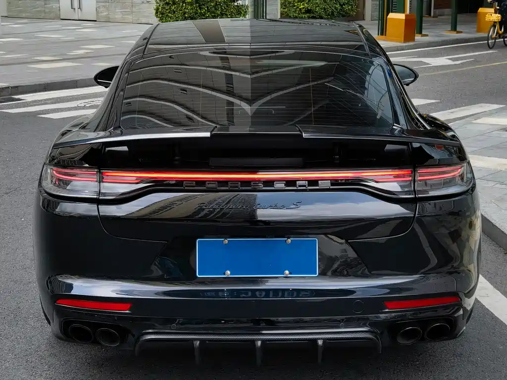 PORSCHE PANAMERA