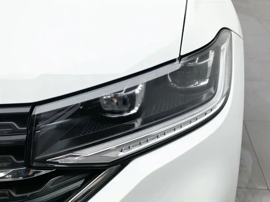 VOLKSWAGEN EXPLORING THE SHADOW