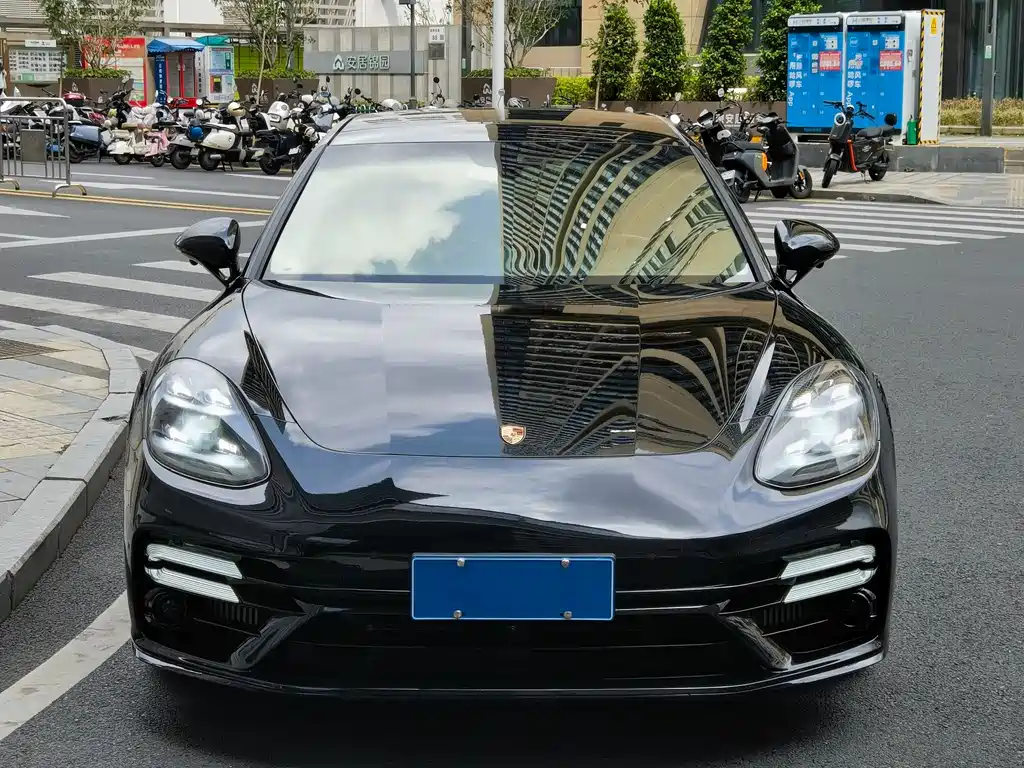 PORSCHE PANAMERA
