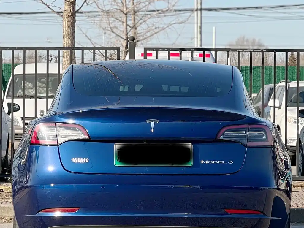 TESLA MODEL 3