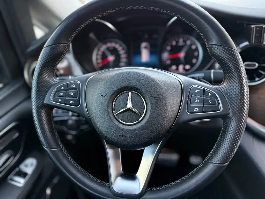 MERCEDES-BENZ V CLASS