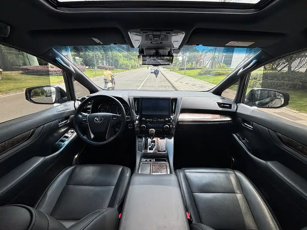 Toyota Alphard — фотографии объявления, Фото 13