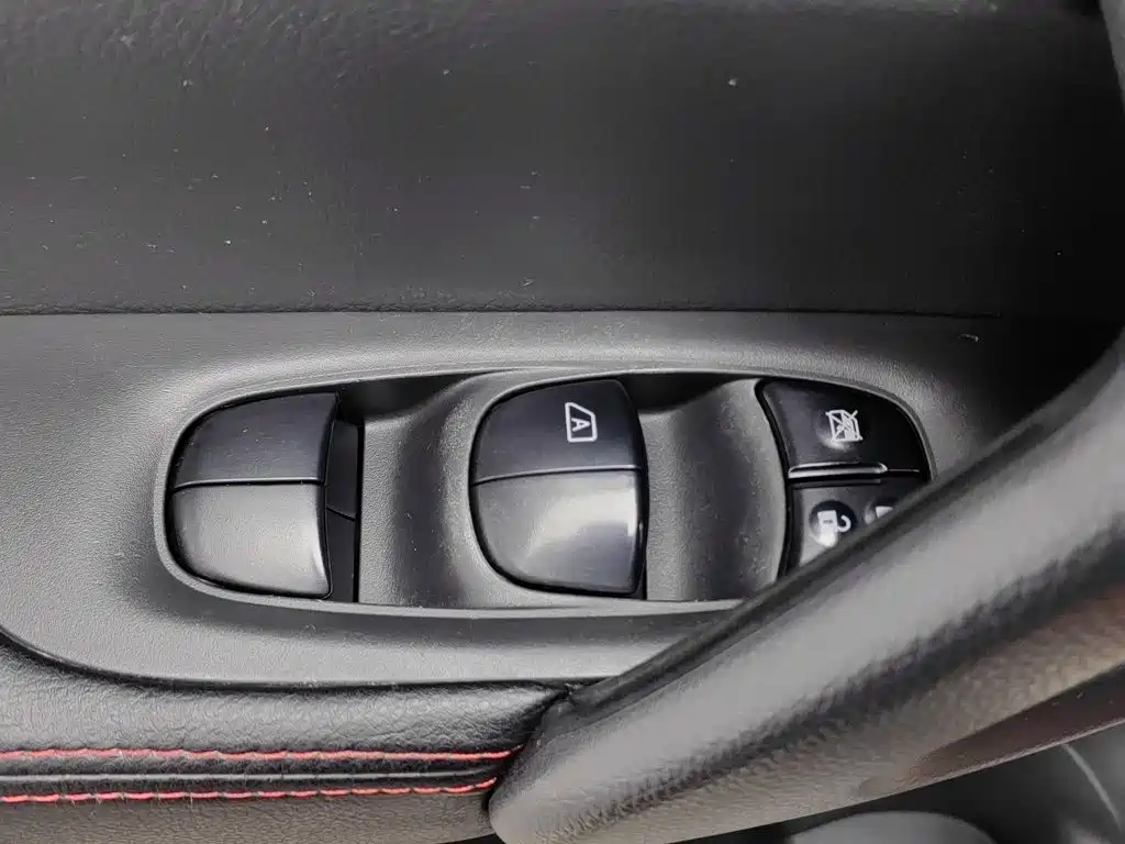 Nissan Qashqai — миниатюра 9