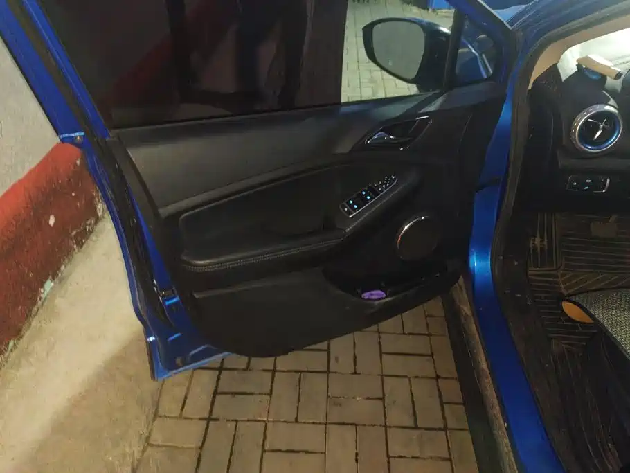 BYD Yuan EV — миниатюра 7