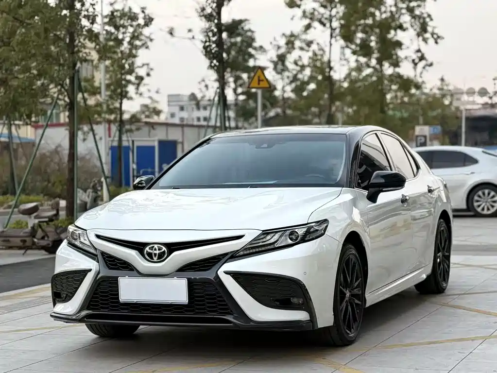 Toyota Camry 2023 2.0S