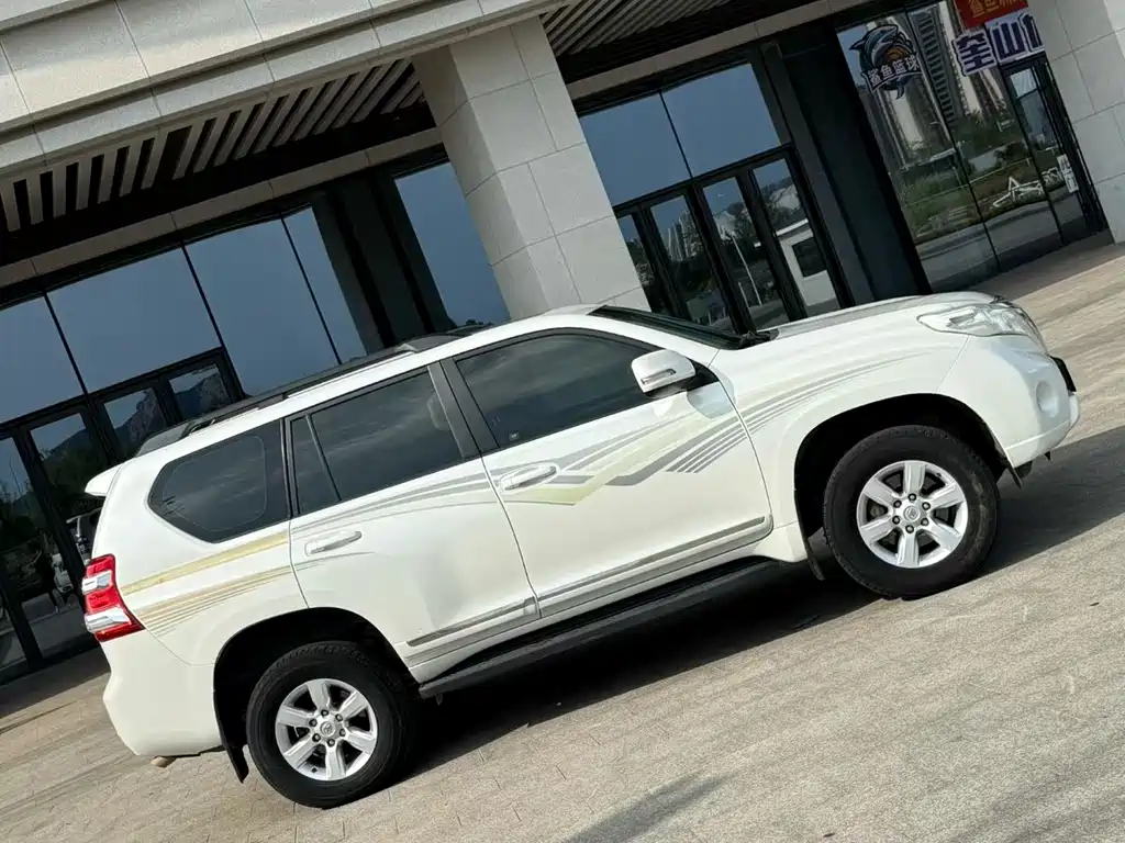 Toyota Land Cruiser Prado 2016 2.7L AT Standard