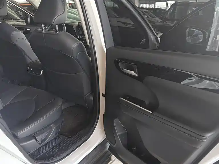 Toyota Highlander 2022 2.5L Luxury 7 мест