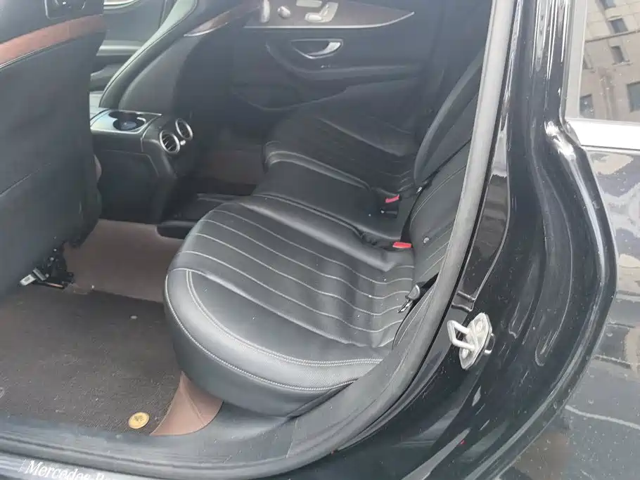Mercedes-Benz E-Class — миниатюра 11