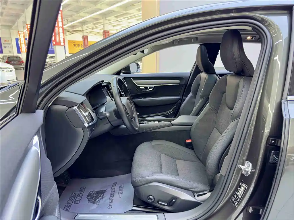 Volvo S90 2019 T4