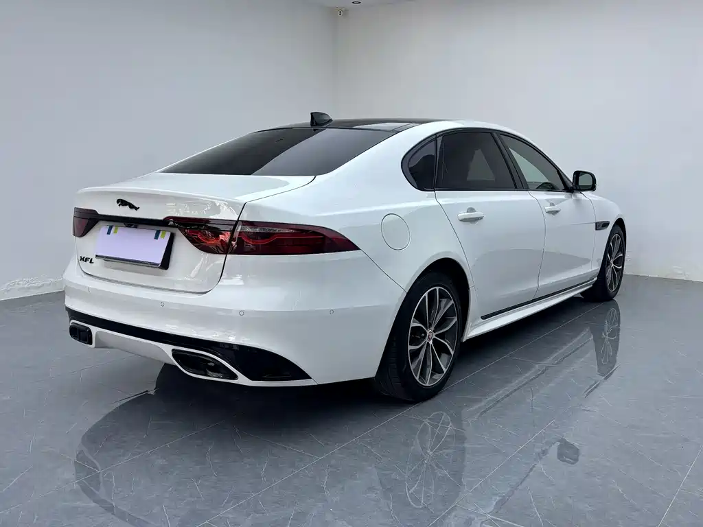 Jaguar XFL — миниатюра 13