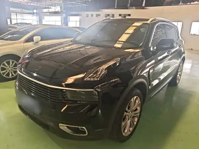 2018 Lynk & Co 01