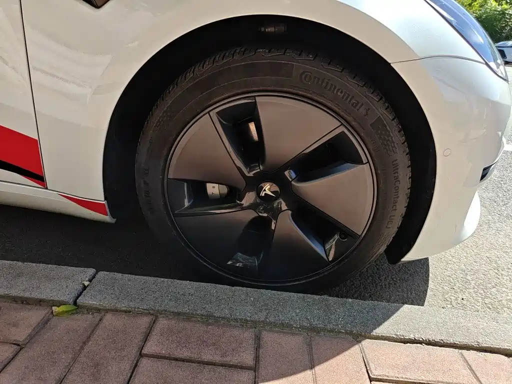 Tesla Model 3 — миниатюра 8