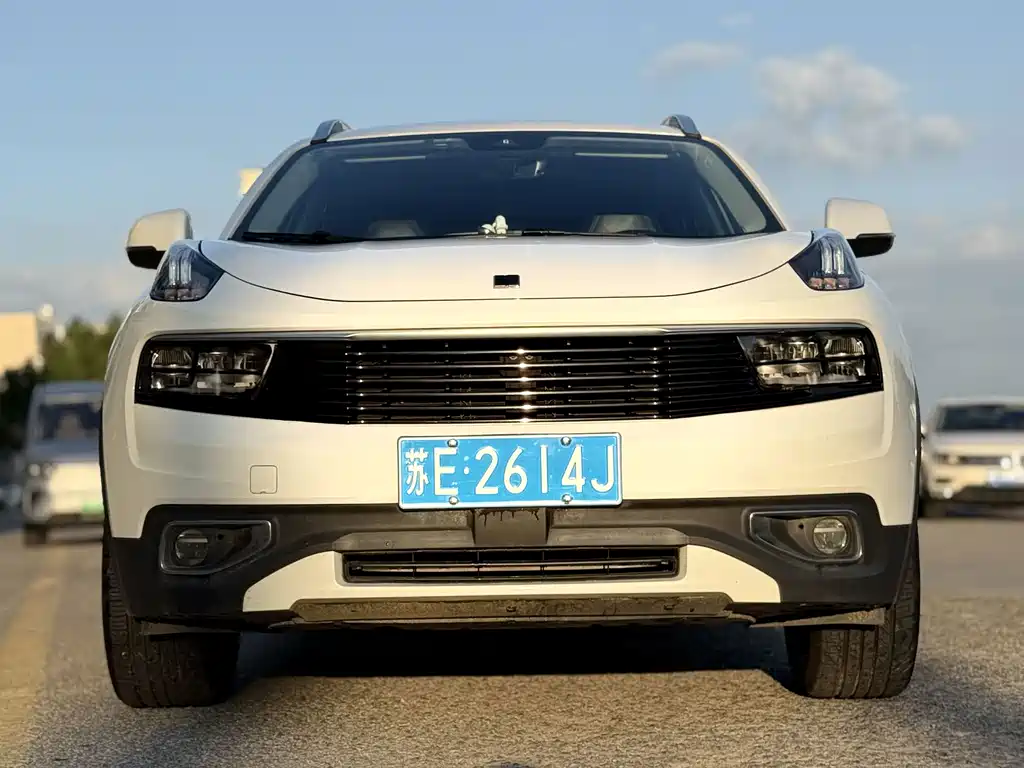 Lynk & Co 01