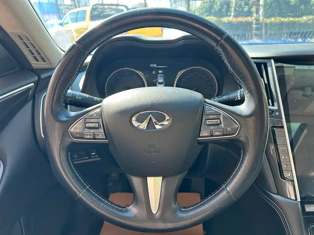 INFINITI Q50L