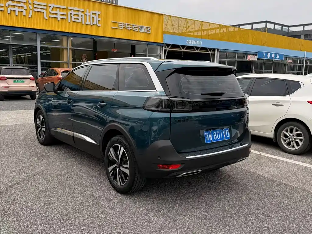 Peugeot 5008 2023 400THP 7 мест