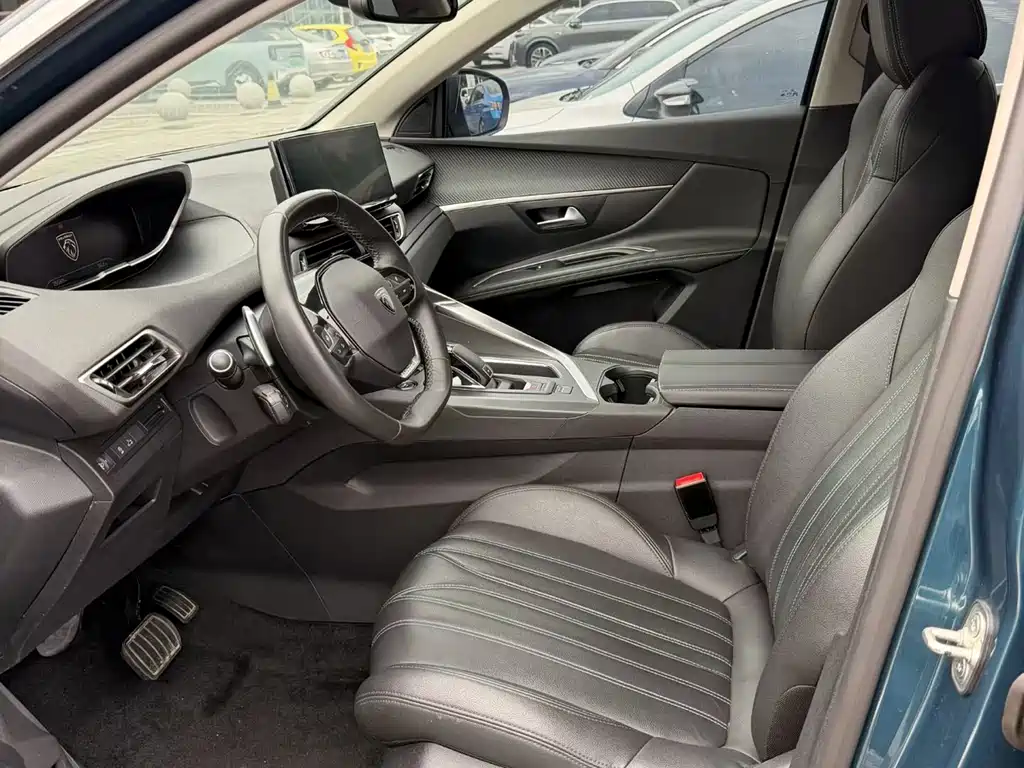 Peugeot 5008 2023 400THP 7 мест