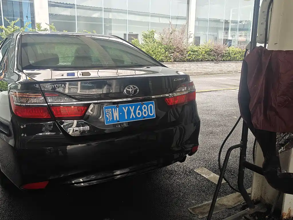 TOYOTA CAMRY