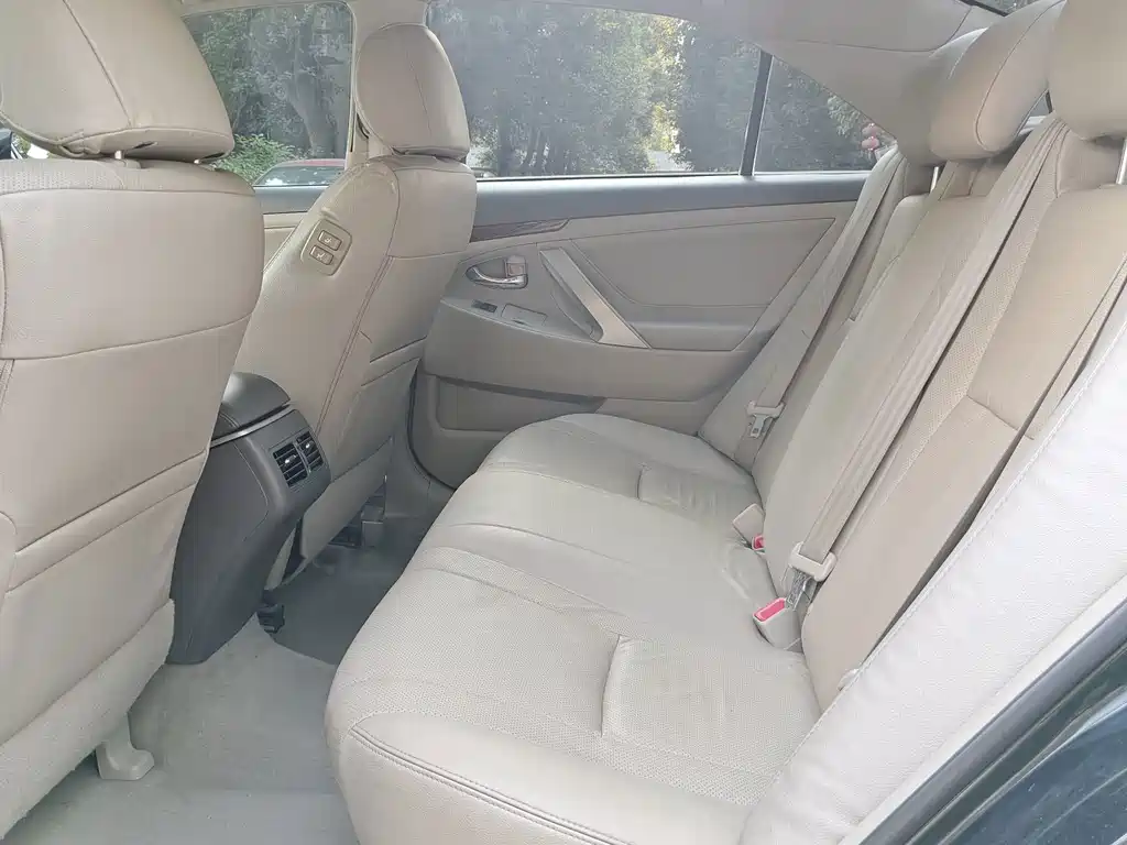 Toyota Camry — миниатюра 8