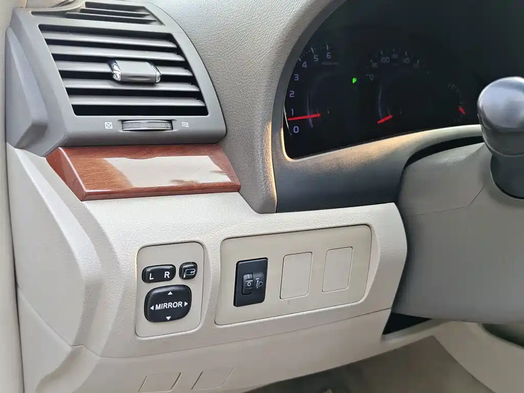 Toyota Camry — миниатюра 13