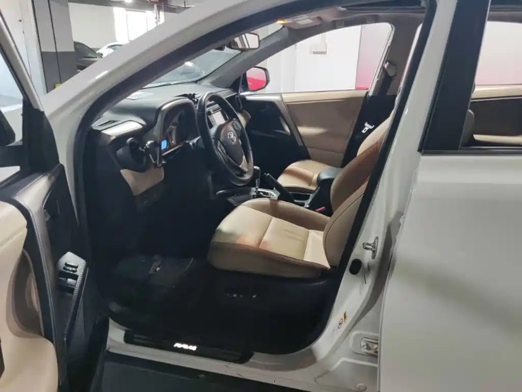 Toyota RAV4 — миниатюра 5