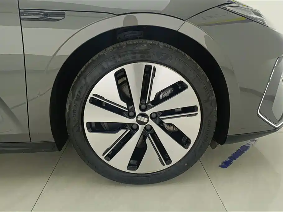 GEELY GALAXY GALAXY E8