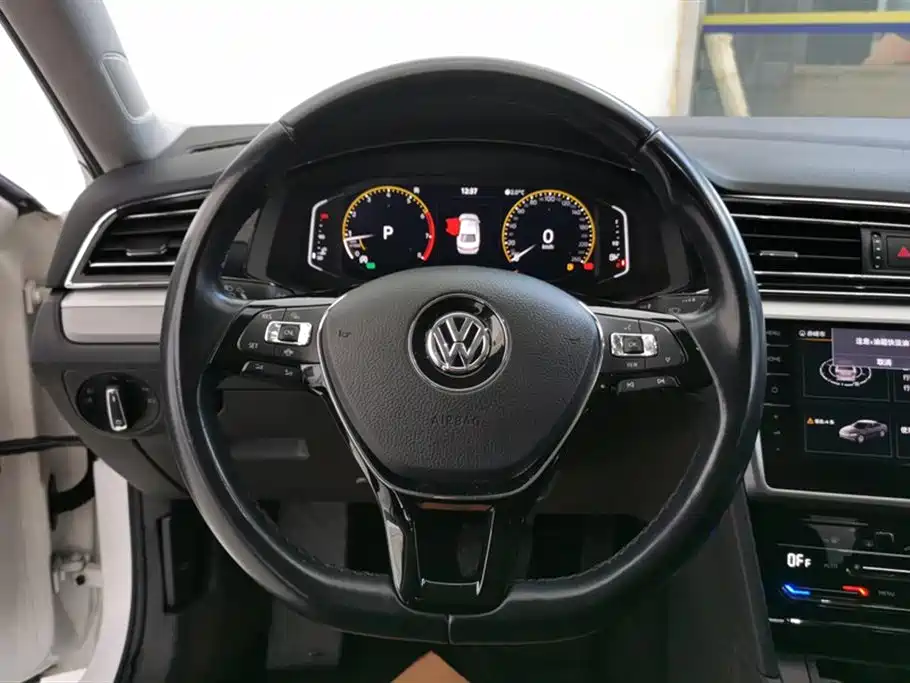 VOLKSWAGEN LINGDU