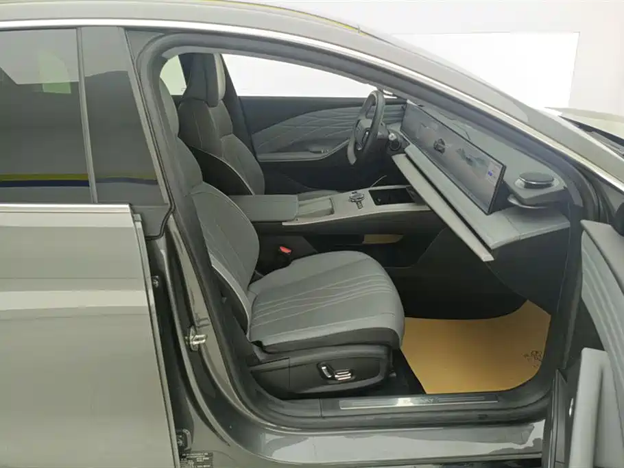 GEELY GALAXY GALAXY E8