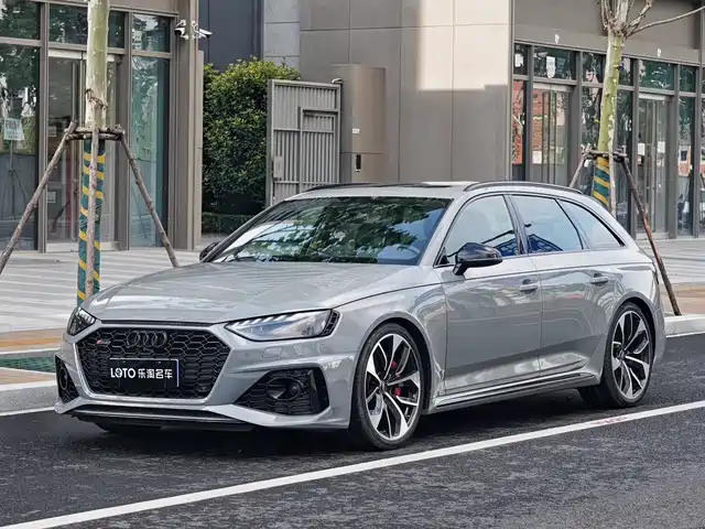 AUDI  RS 4 2021